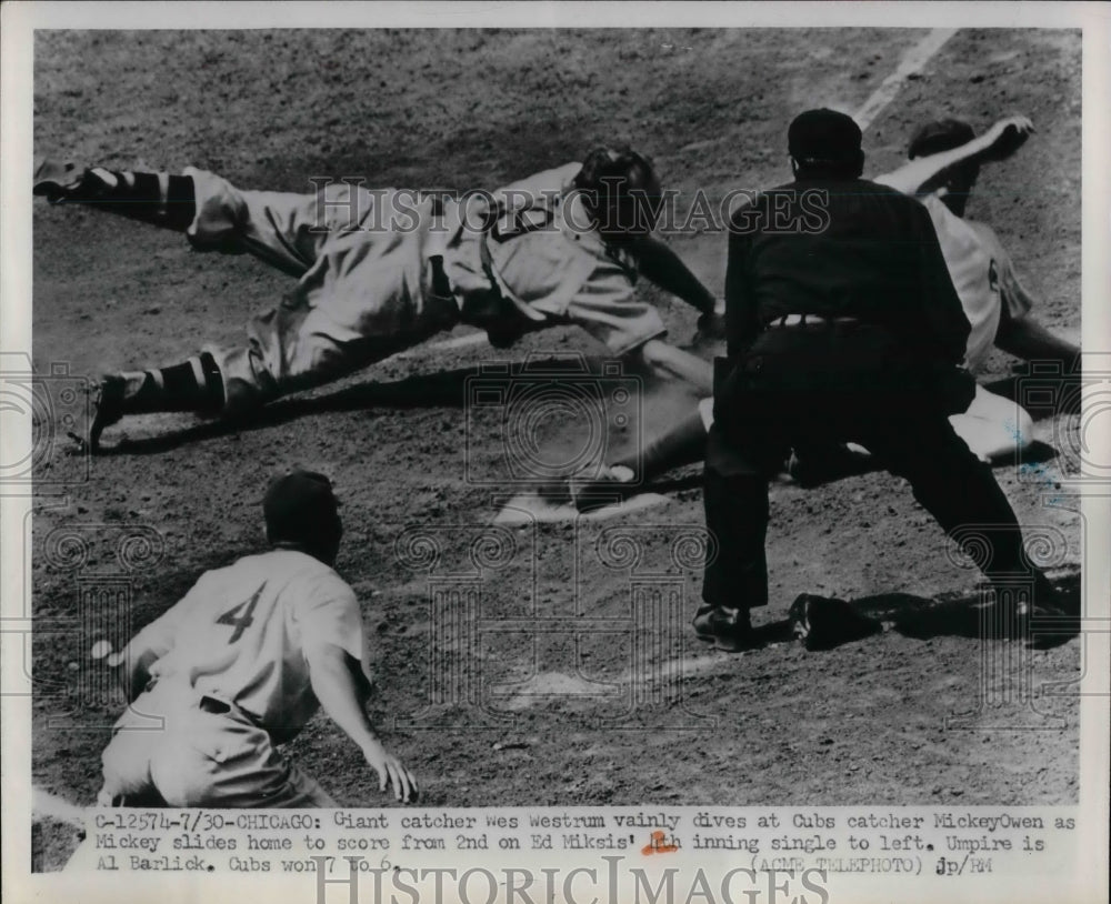 1951 Press Photo Wes Westrum Catcher Giants Dives For Mickey Owen Cubs Scores - Historic Images