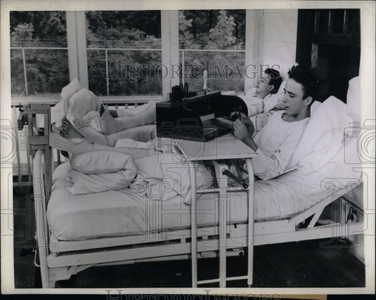 1943 Press Photo Bed Workbench Developed For Hospitalized Workers - nea23276 - Historic Images