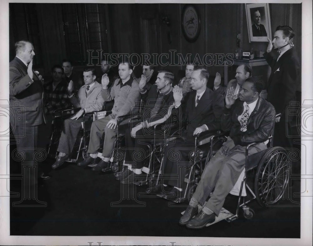 1949 Postmaster John Harerlein swears in Paraplegic Veterans - Historic Images