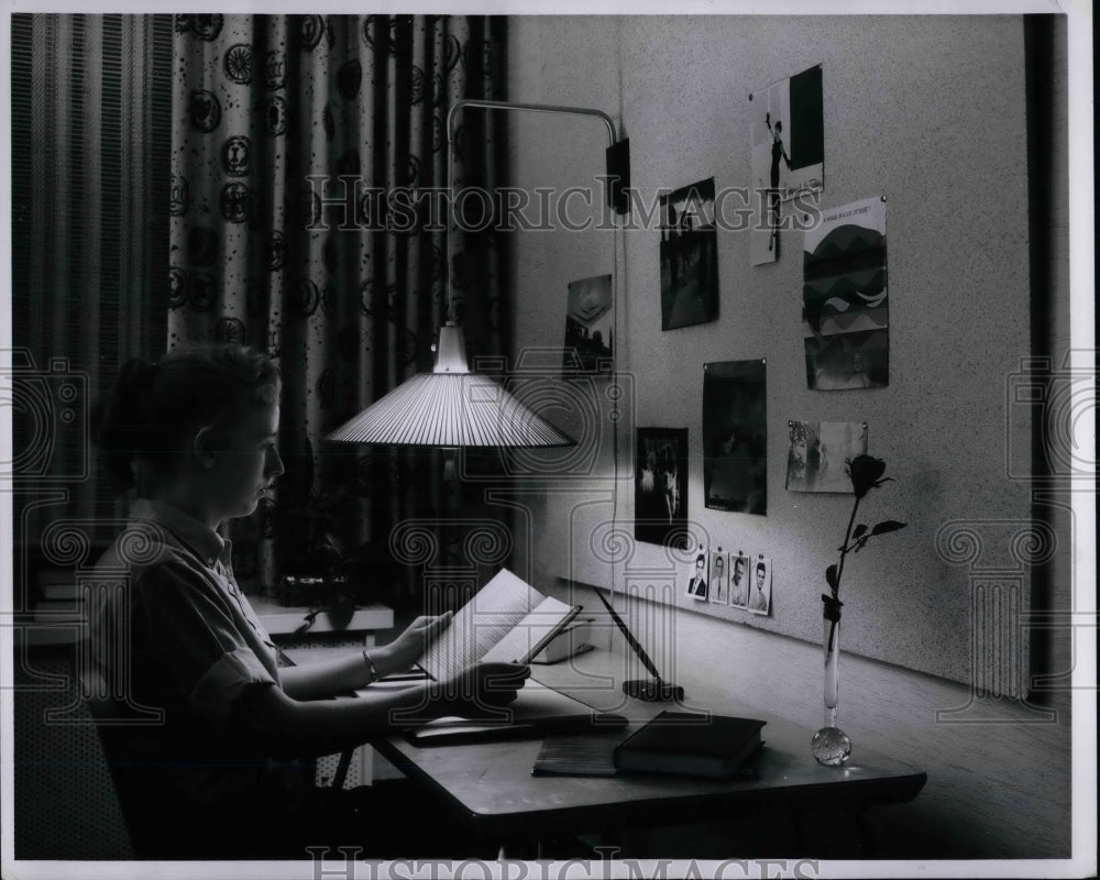 1962 Press Photo Desk and Light - nea23284 - Historic Images