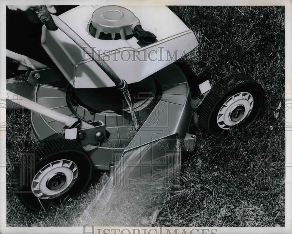 1963 Press Photo Rotary Mower has feature to clean itself under power - Historic Images