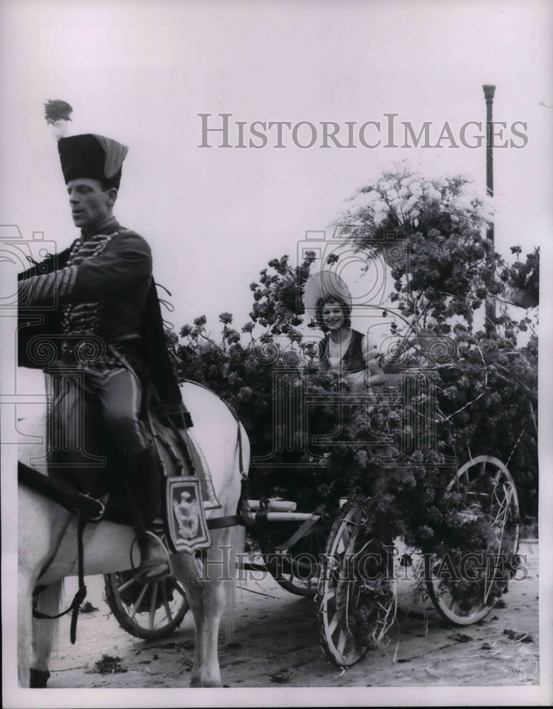 1954 Press Photo Nice France Parade City&#39;s Annaul Carnival - nea23635 - Historic Images
