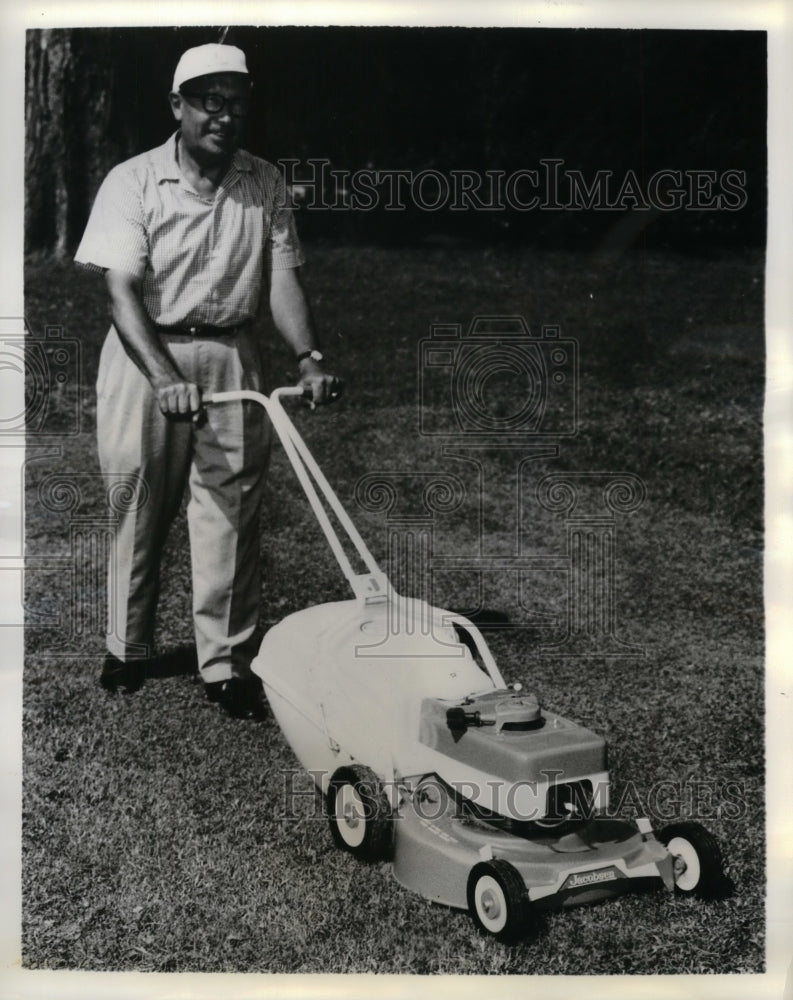 1962 Press Photo Lawnmower - Historic Images