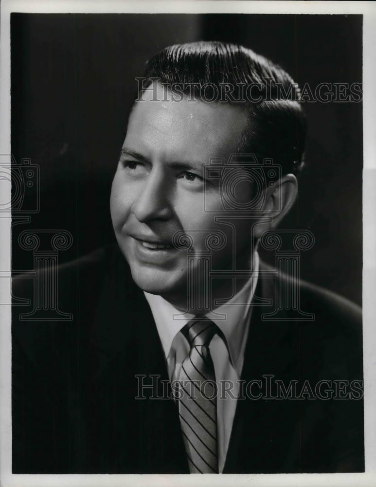 1960 CBS new correspondent, Doug Edwards - Historic Images