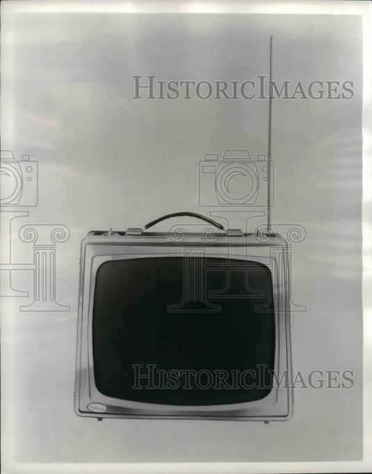 1960 Press Photo A new Hoffman TV , Super Power Mark 10 chassis - Historic Images