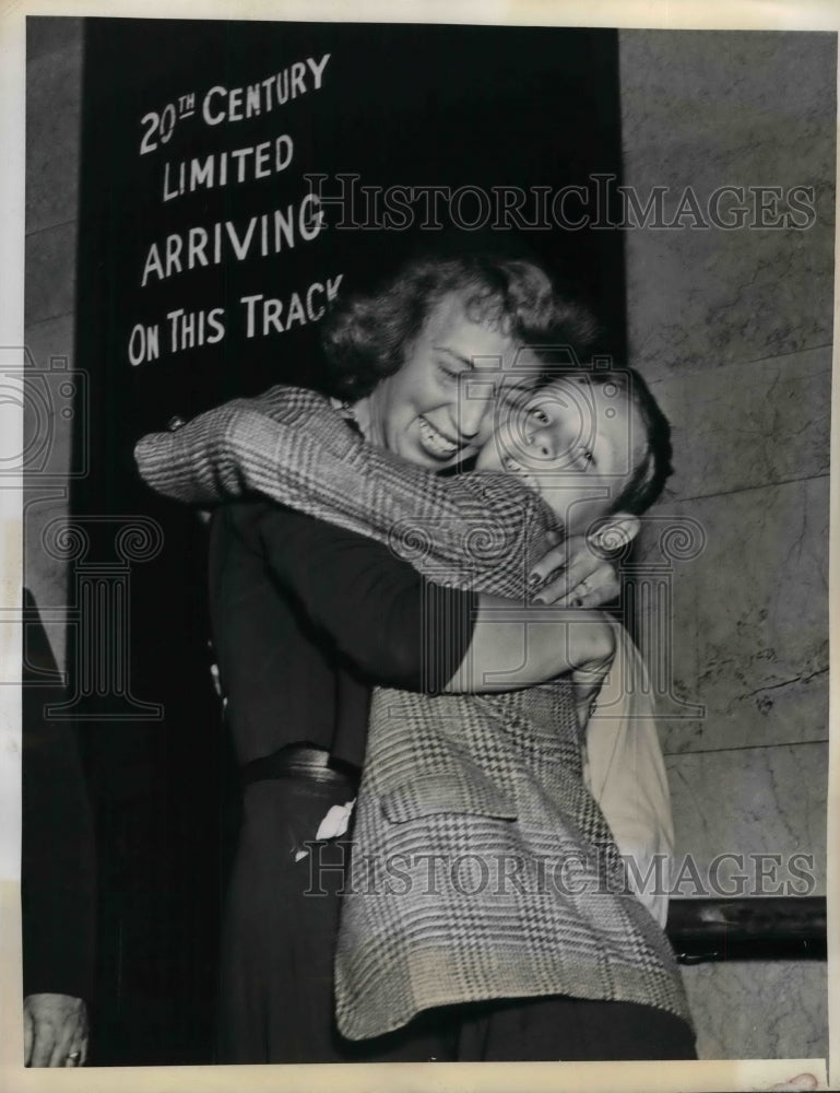1943 Mrs Harry M Wooten &amp; son , train crash survivorsCarter Cain - Historic Images