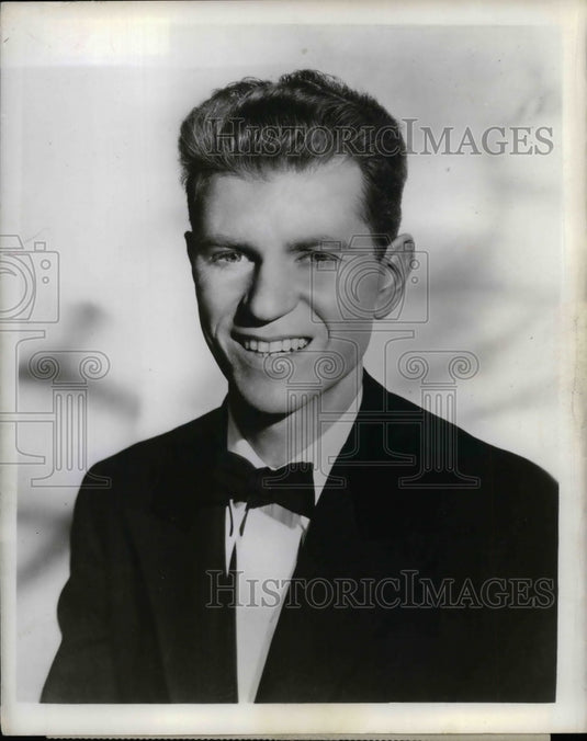 1946 Press Photo Eugene List, Concert Pianist, Ford Sunday Evening Hour-Historic Images