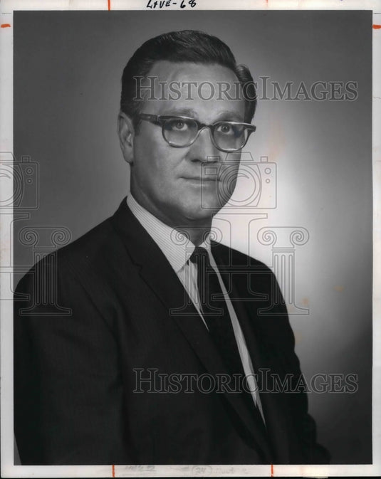 1969 Press Photo Manuel Cockrell, Pres. of Dallas Fashion Merchandise College - Historic Images