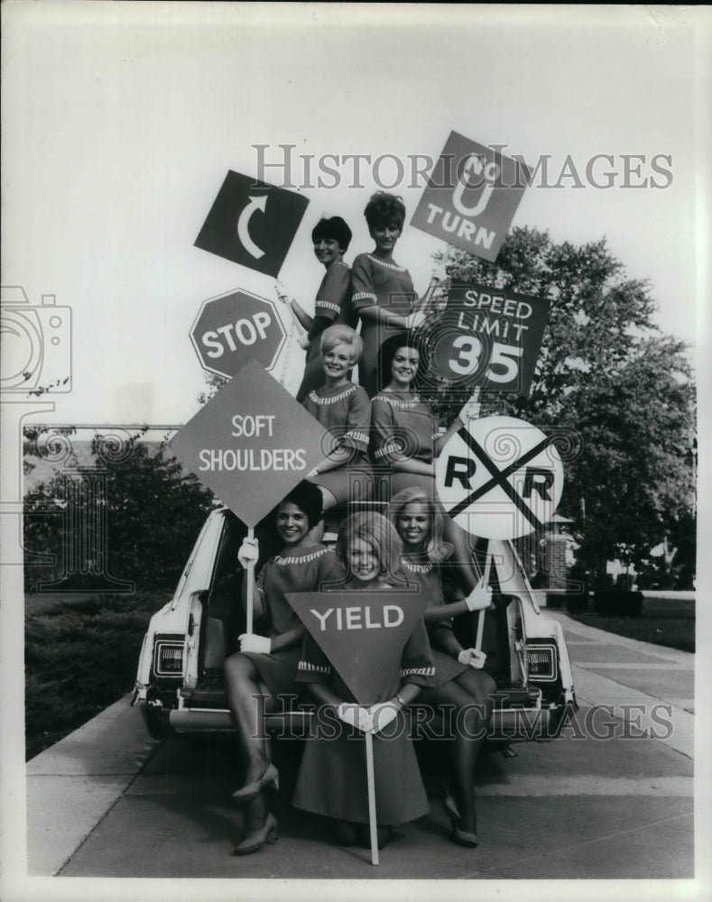 1967 Women Show New Highwaysign Signs - Historic Images