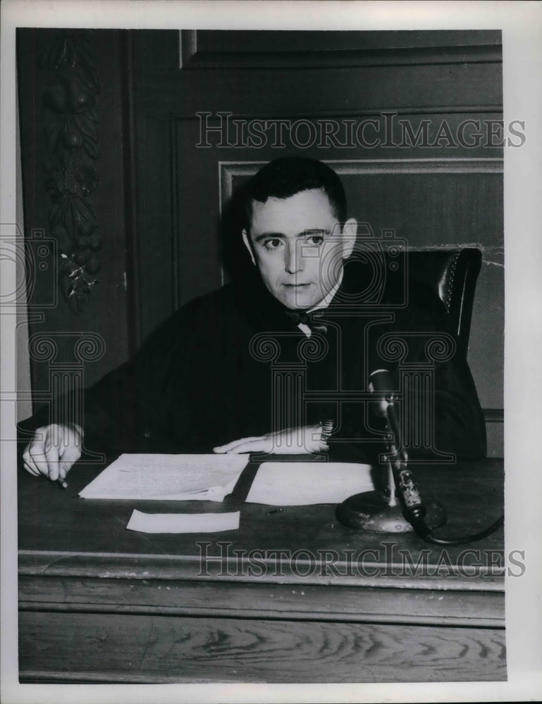 1958 Dr Edgar Allan Jones Jr, Judge on "Day in Court" - Historic Images