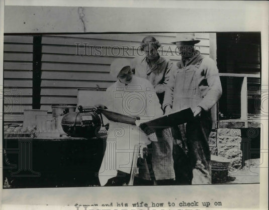 1930 scientist shows farmers how to know if cows worth their keep - Historic Images