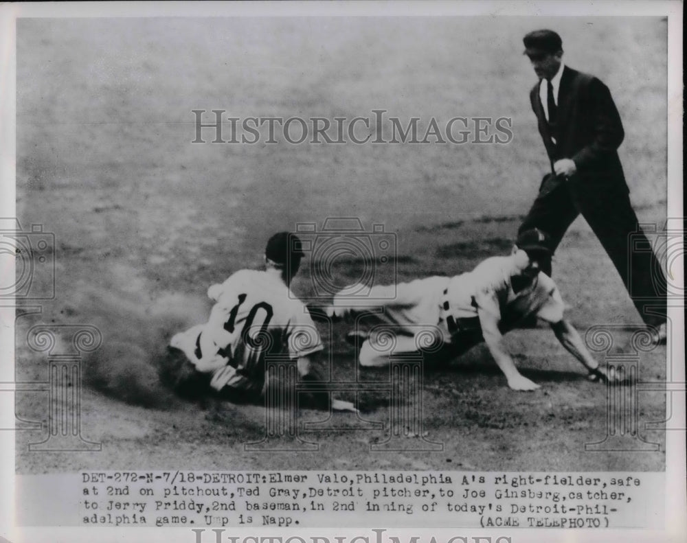1951 Press Photo A&#39;s Elmer Valo vs Tigers Joe Ginsberg - nea24247 - Historic Images