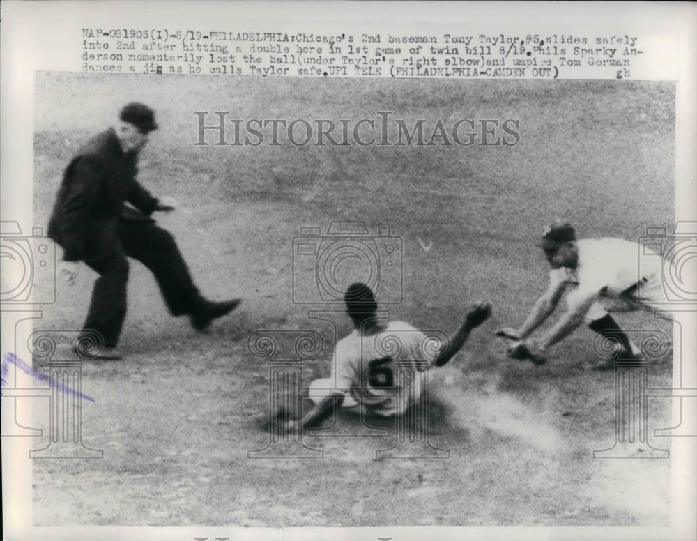 1959 Press Photo Chicago 2nd Baseman Tony Taylor Safe At 2nd - Historic Images