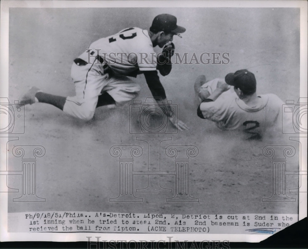 1951 Press Photo A&#39;s Tipton vs Tigers Lipon at 2nd base - Historic Images