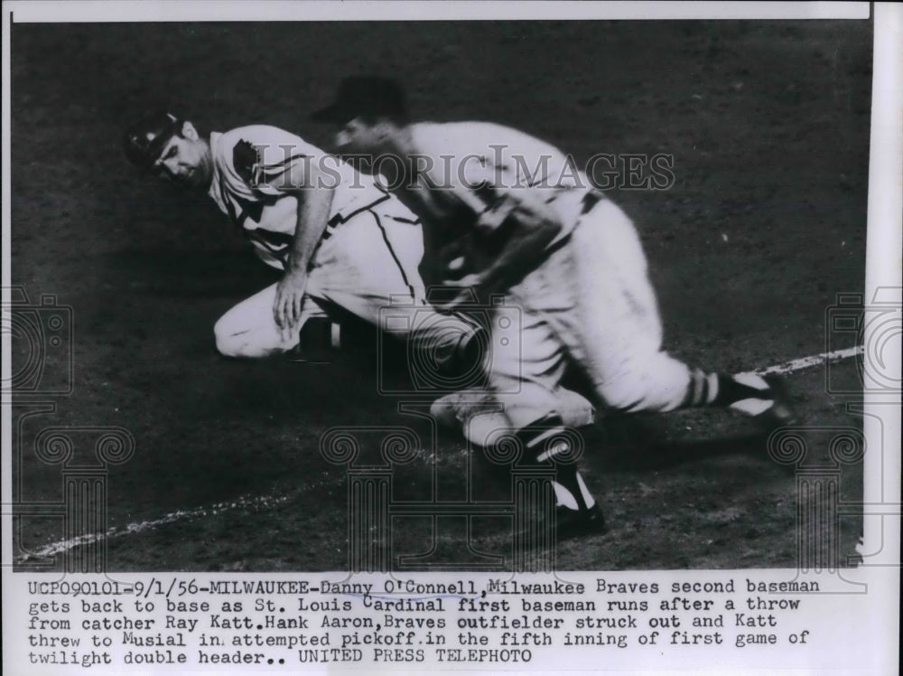 1956 Press Photo Danny O&#39;Connell of Milwaukee Braves Gets Back to First Base - Historic Images