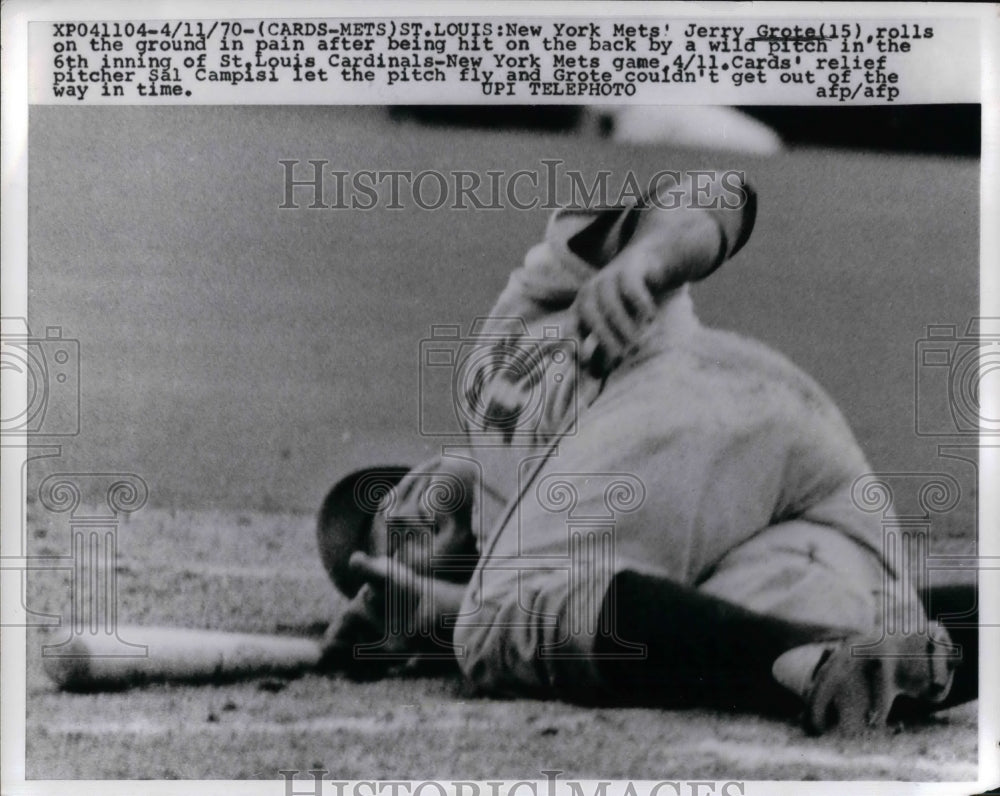 1970 Press Photo NY Mets Jerry Grote hit by wild pitch of Cardinals - Historic Images
