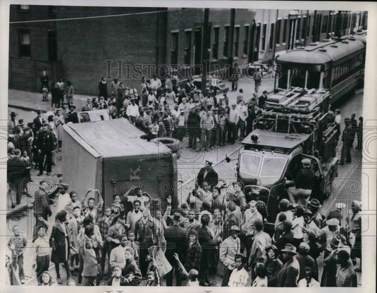 1945 Four People Injured When Trolley Collides With Five - Historic Images