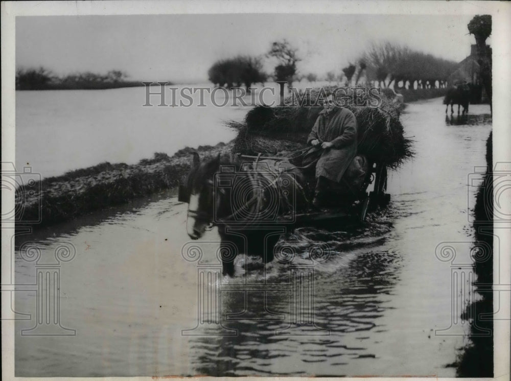 1933 Farmer's Wagon in Flooded England Road - Historic Images