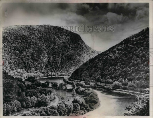 1948 Press Photo Delaware Gap In Monroe County, Pennsylvania - nea25041-Historic Images
