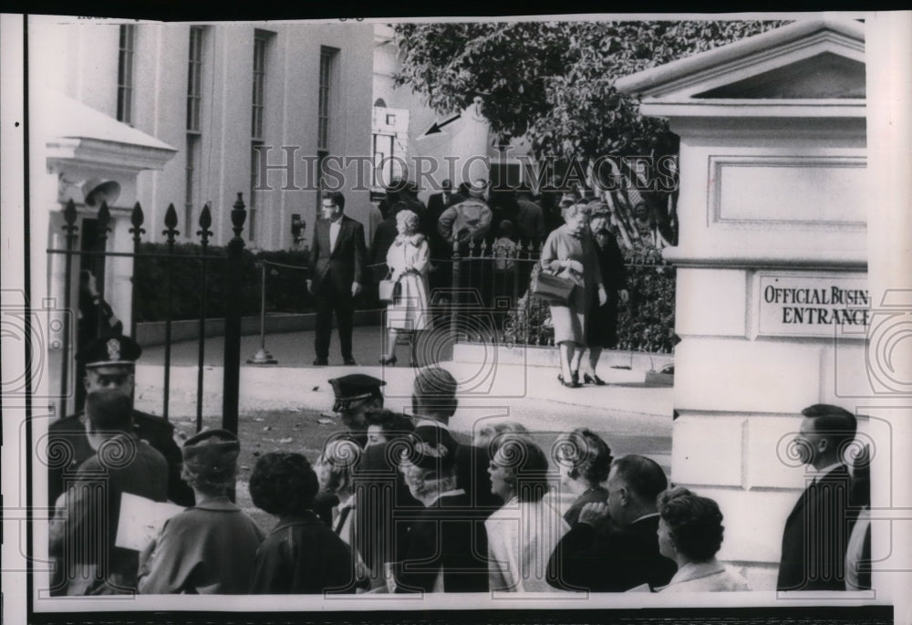 1962 Press Photo White House Entrance Security for Public Tours, Washington D.C. - Historic Images