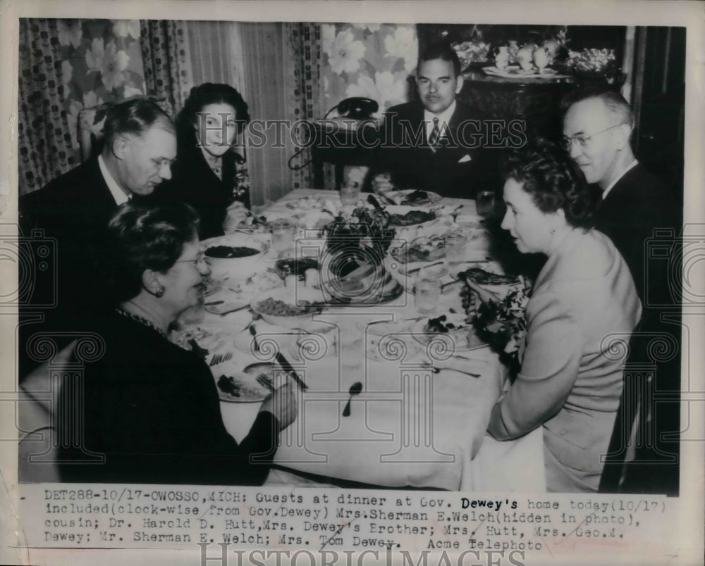 Press Photo Dinner with Guests at Gov. Tom Dewey&#39;s Home in Owosso, MI-Historic Images