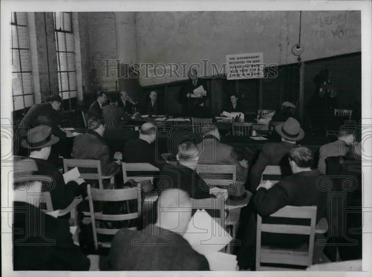 1945 Press Photo Sale of surplus property of Treasury Dept in NY - Historic Images