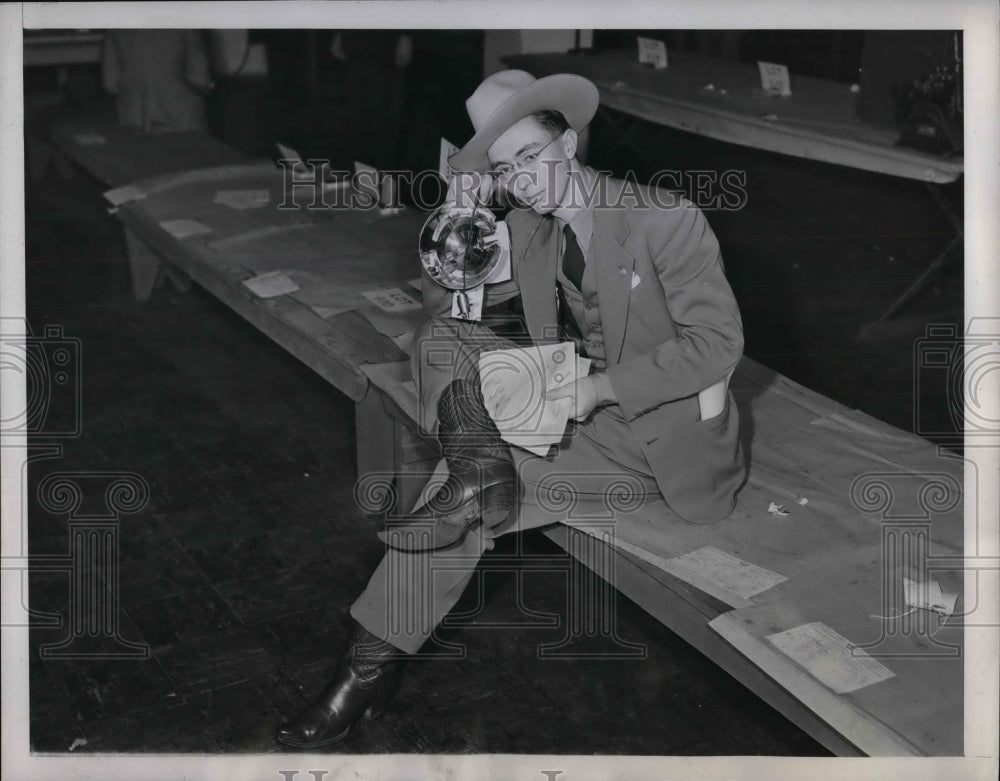 1946 Alfred Sheldon at govt. surplus sale  - Historic Images