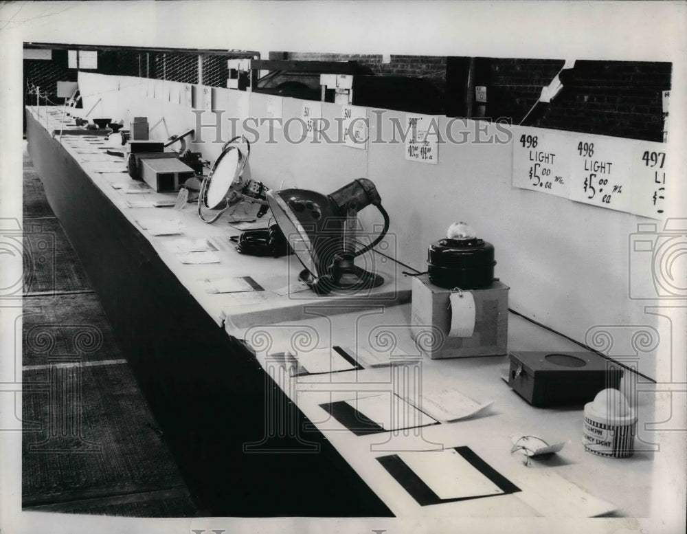 1946 Press Photo Government surplus auction in New York - nea25442 - Historic Images