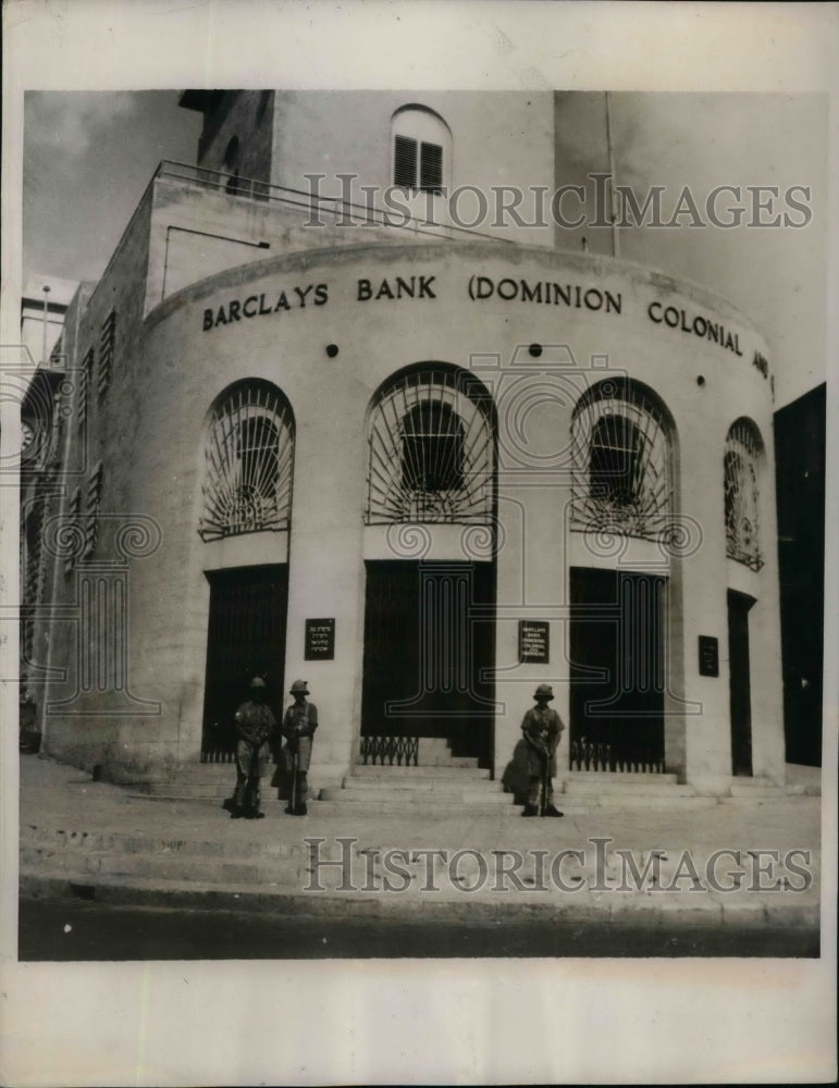 1938 Press Photo Barclay&#39;s Bank in Jersulaem guared against robbery - Historic Images