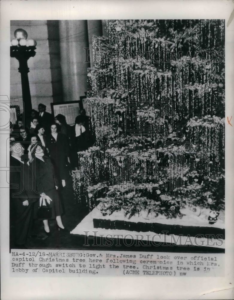 1951 Press Photo Gov. and Mrs. James Duff Light Christmas Tree at Capitol - Historic Images