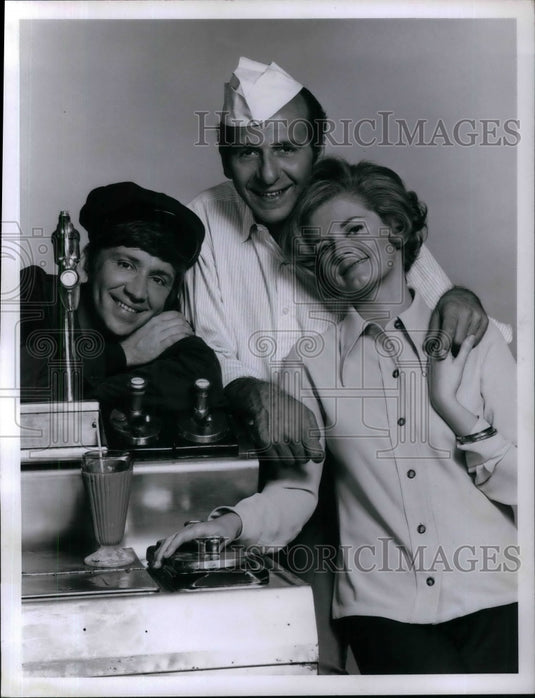 1969 Press Photo "The Good Guys" Bob Denver,Herb Edelman,Joyce Van Patten - Historic Images