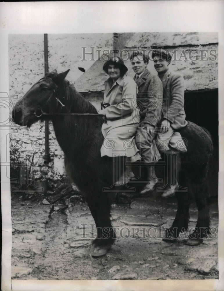 1950 White family members on Devonshire, England farm horse - Historic Images