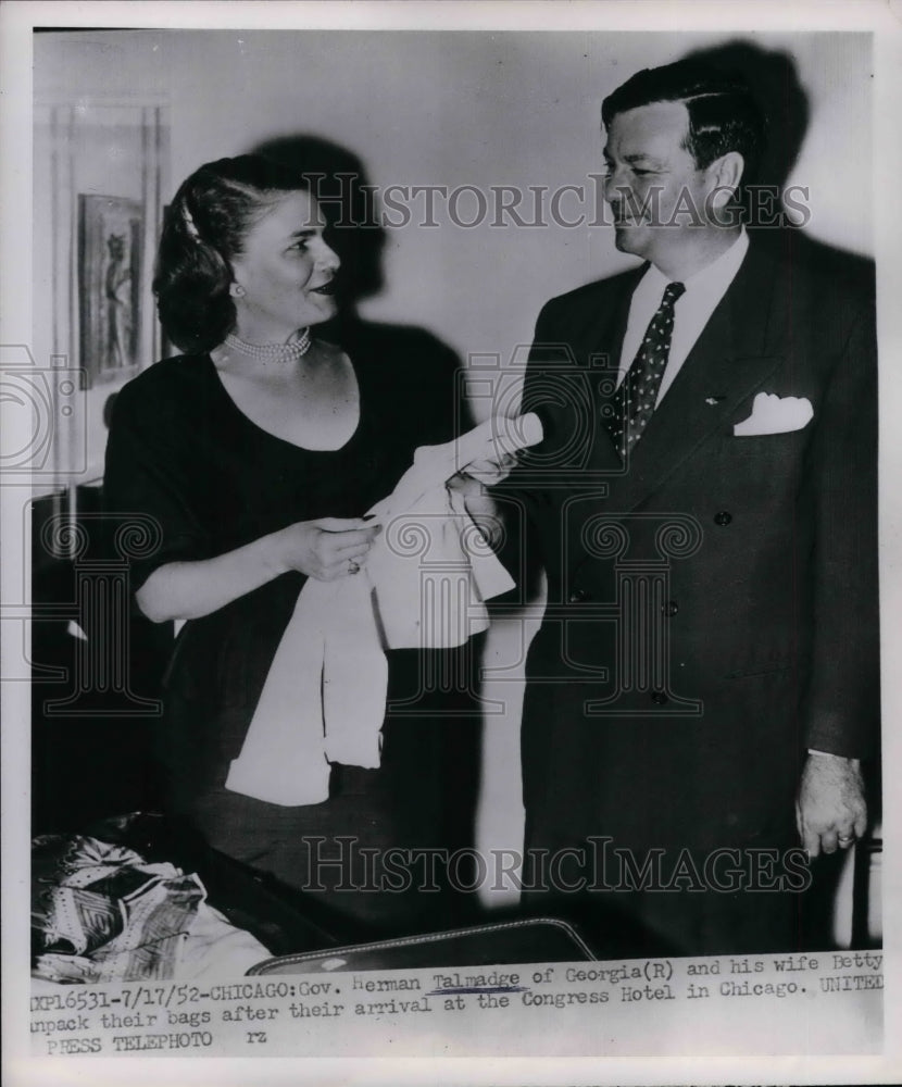 1952 Press Photo Herman Talmadge of Georgie with Wife Betty at Congress Hotel - Historic Images