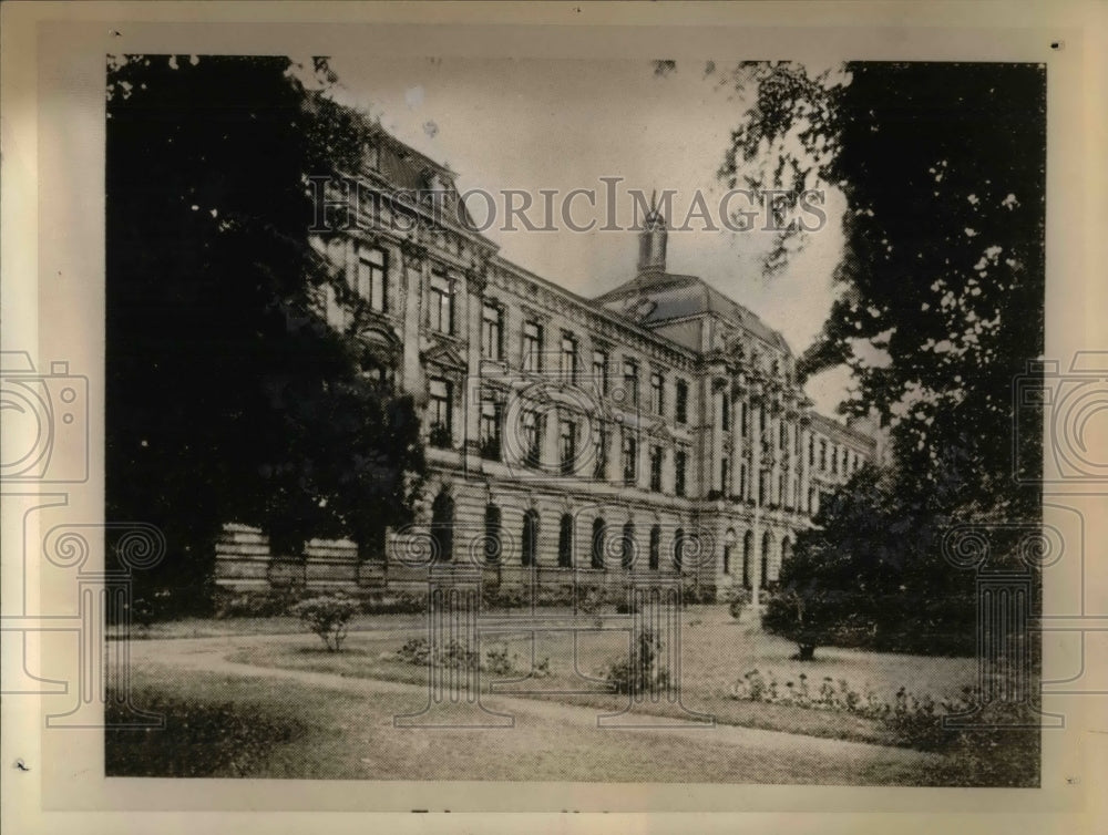 1935 Press Photo Exterior View Of Building At Erlourger University - Historic Images