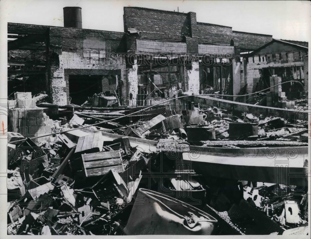 Press Photo Ruins Of Commercial Bottle Company Building - nea26552 - Historic Images