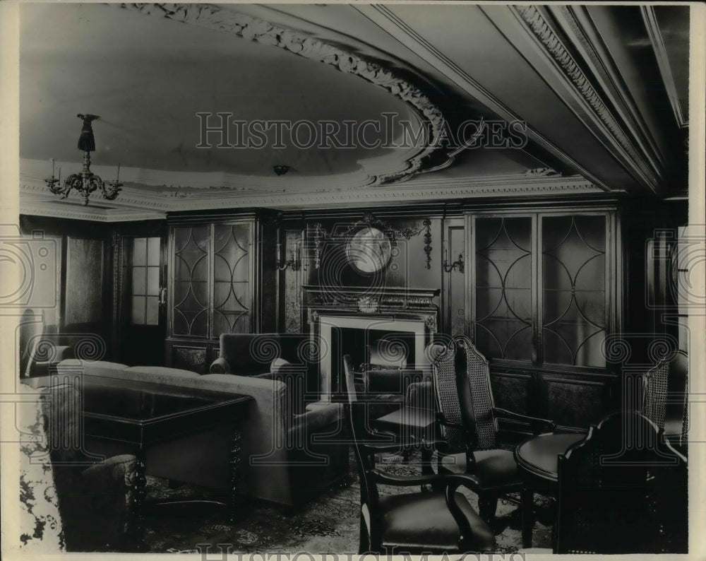 1929 Press Photo Reading and Writing Room  of Osama Mora. - Historic Images