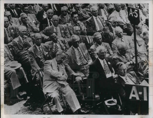 1952 Press Photo Old Grads gather for a Harvard Alumni Meeting in Tercentenary - Historic Images