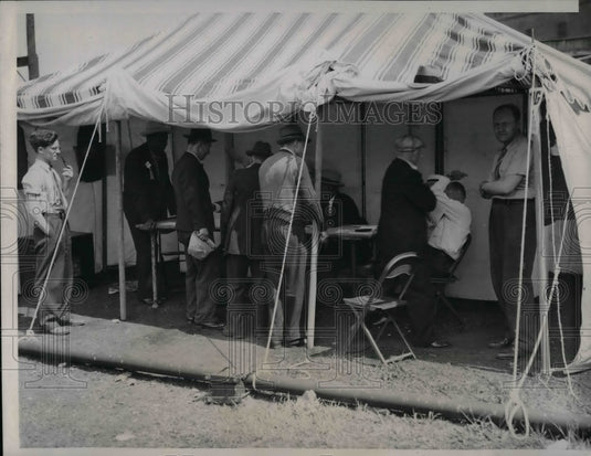 1941 Press Photo International Harvester Company Employees Vote - Historic Images