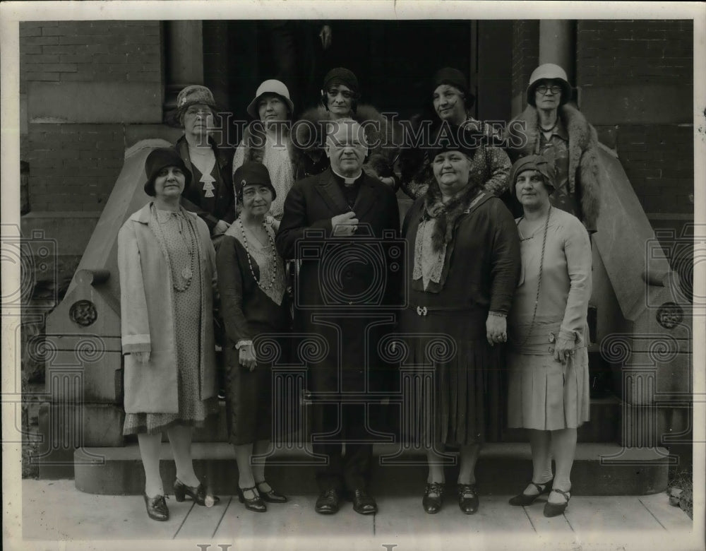 1929 Press Photo Natl Council of Catholic Women & Bishop J Schrembs - nea26990 - Historic Images