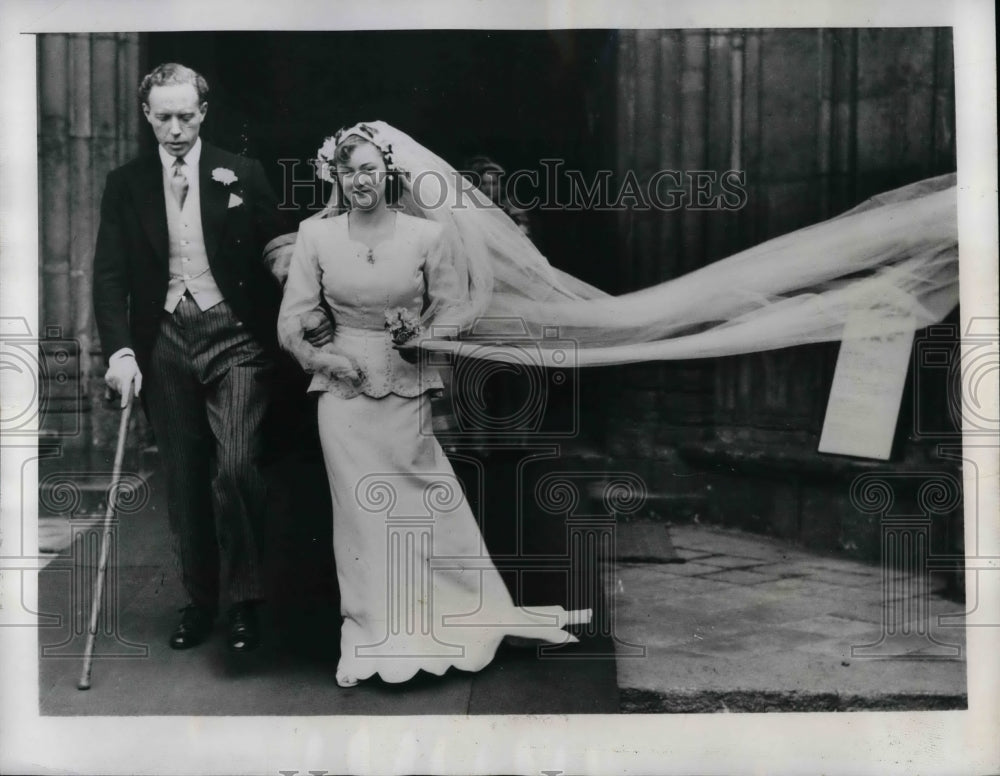 1947 Press Photo The Hon. Richard Wood and bride Diana Kellet - nea27531 - Historic Images