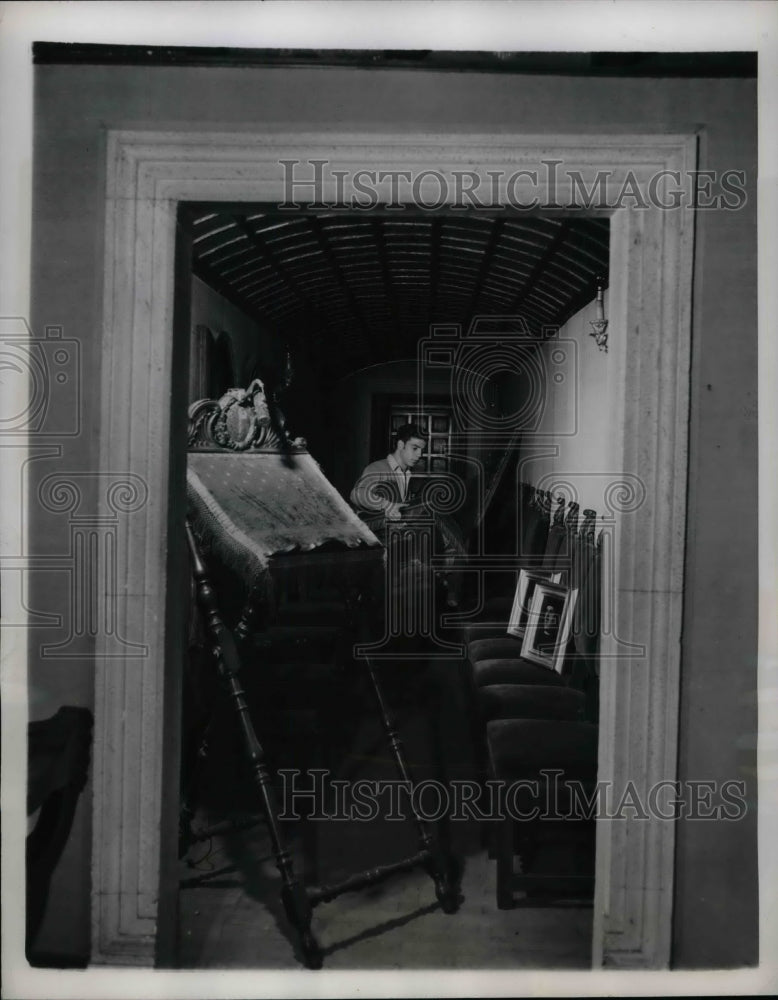 1946 Press Photo Duce&#39;s Corridor   used as store room in Palazzo Venezia. - Historic Images