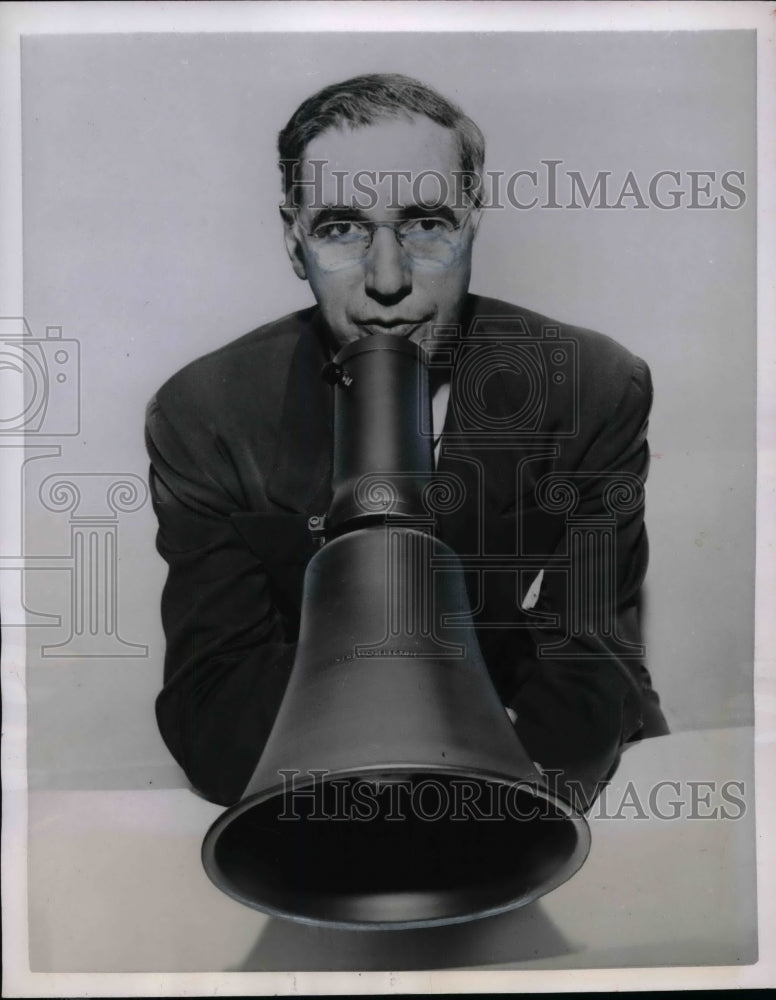 1952 Press Photo Inventor Richard Shea Demonstrates New Megaphone - nea27606 - Historic Images