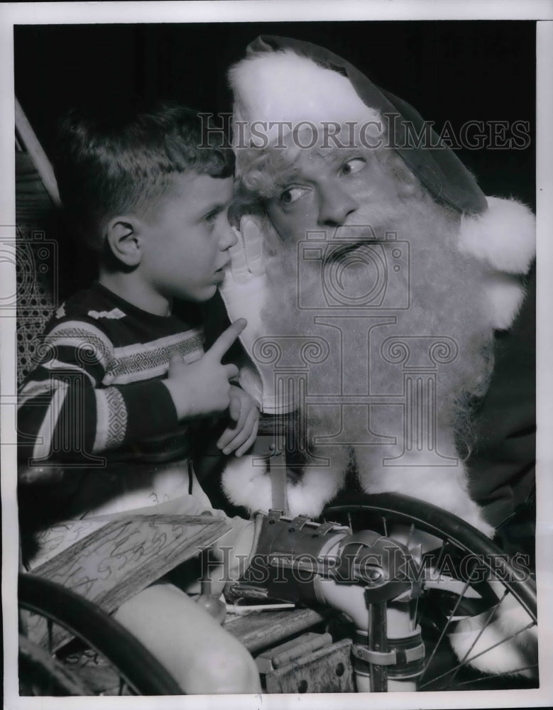 1954 Press Photo Raymond Peltyman Talks With Santa In Special Surgery Hospital - Historic Images