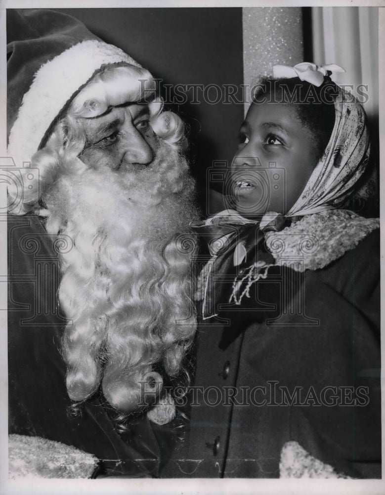 1952 Press Photo Jacqueline Carr Santa Claus Fred Bronson - nea27743 - Historic Images