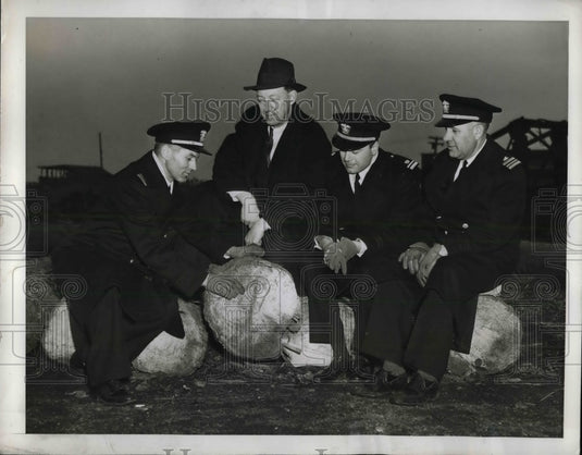 1942 Press Photo Lieut. Com. D.E. Rockwell,C.W. Knowles,Lt. A.P. Parker - Historic Images