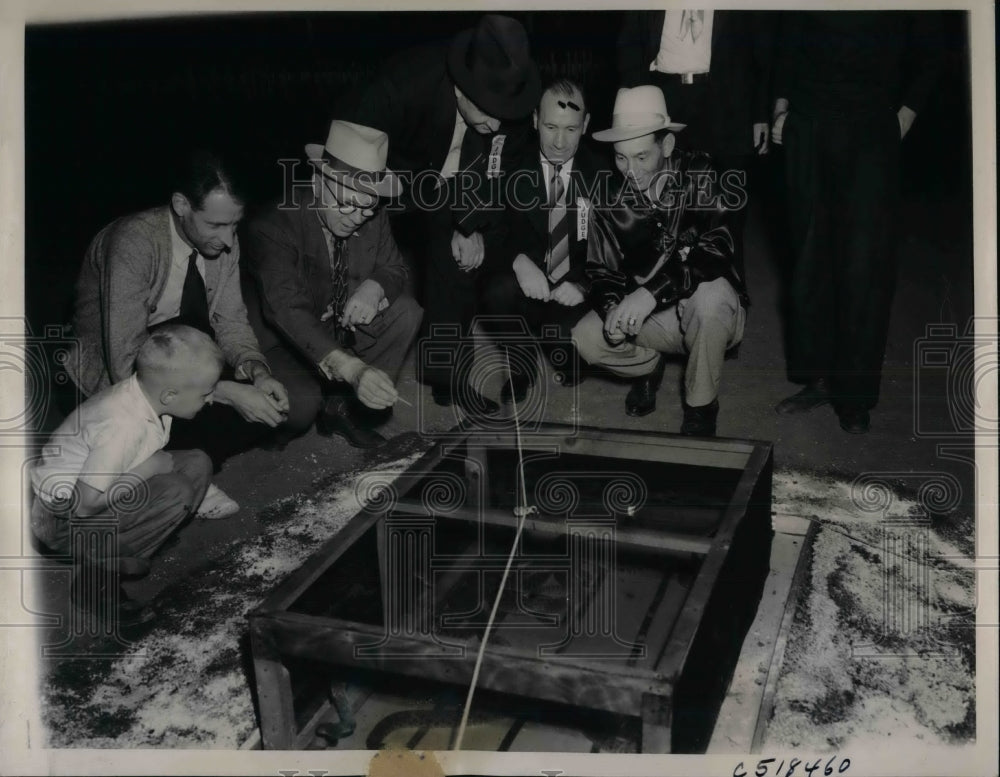 1939 Press Photo Judges &amp; Startes Of The Burtail Derby With Snakes At Park - Historic Images