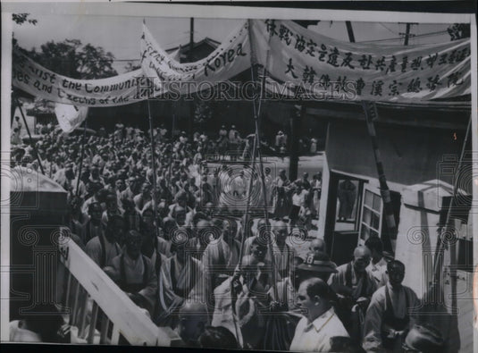 1955 Press Photo Hundreds of Monks Demonstrating Through Seoul's Streets - Historic Images