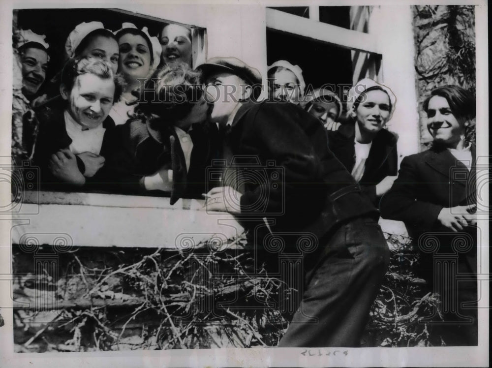 1937 Press Photo Sit-On-Roof Strike Shuts Hershey Chocolate Corp. Plant - Historic Images