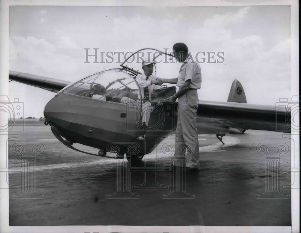 1952 Press Photo Jon Carsey being greeted by EJ Reeve upon arriving at the - Historic Images