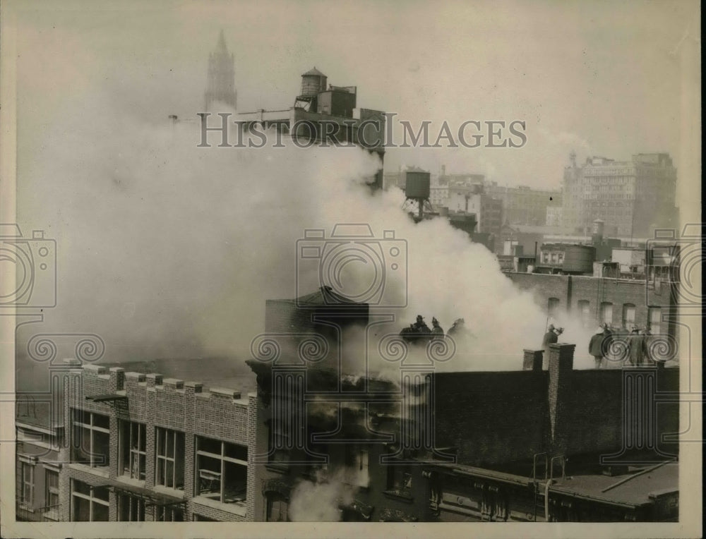1923 Press Photo Scene from the fire at the Glass-Ware establishment in New York-Historic Images